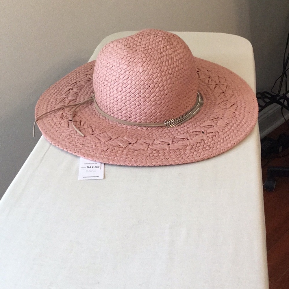 BCBG Pink summer hat with silver details. Brand new💕